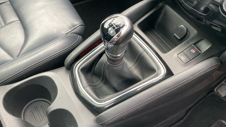 Nissan Qashqai 1.3 DiG-T N-Motion 5dr Petrol Hatchback